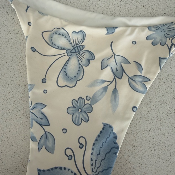 NWOT Frankies Bikinis x Sydney Sweeney Venice String Bikini Set - Picture 5 of 7